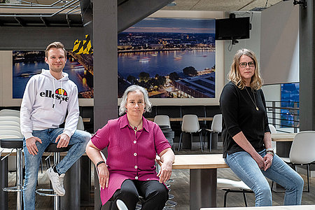 Startklar für die Außengastronomie: Jutta Schiweck-Nitsche (rechts) mit ihrem Team (Petra Voigt und Manuel Rieger)