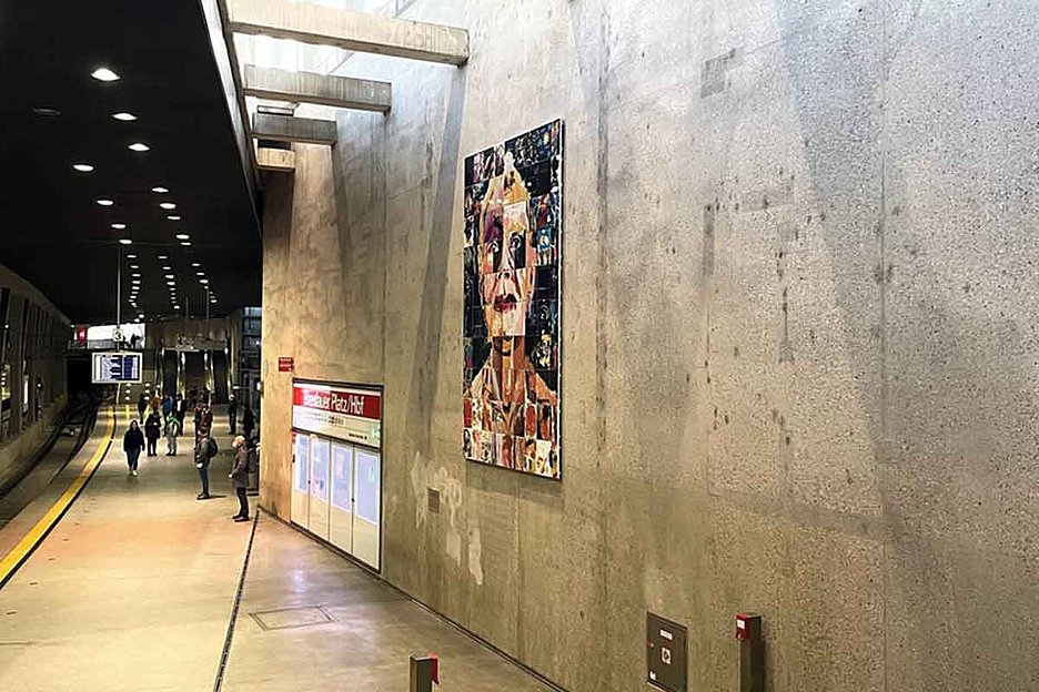 Grüßt am Hauptbahnhof die Reisenden: Marion Anna Simon, Dr. Dormagen, Foto: © Christian Seiter