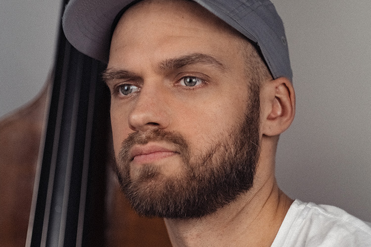 Foto: Karl-Friedrich Degenhardt Konzentrierte Musik für ernste Zeiten: Stefan Schönegg