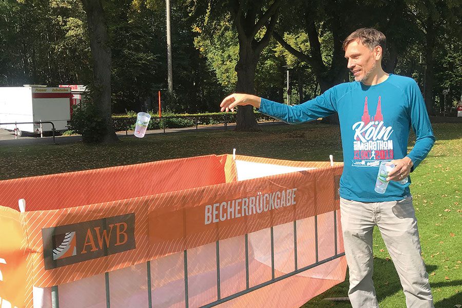 Foto: Kölnmarathon Nur 42 Kilometer bis zur Becherrückgabe: Der Köln-Marathon will nachhaltiger werden