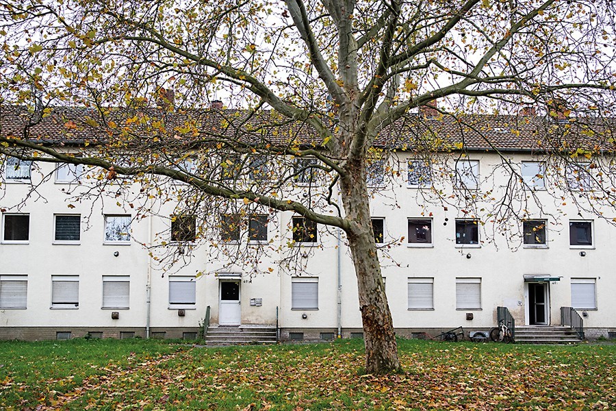 Foto: Tom Zelger / Stadtrevue Abriss vielleicht unumgänglich: Sozialhäuser in Klettenberg