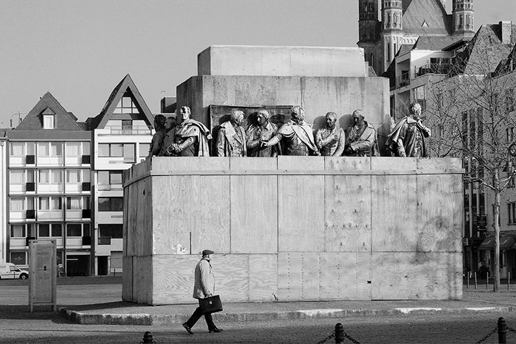 Foto: Manfred Wegener Köln, Blicke: Reiterdenkmal am Heumarkt