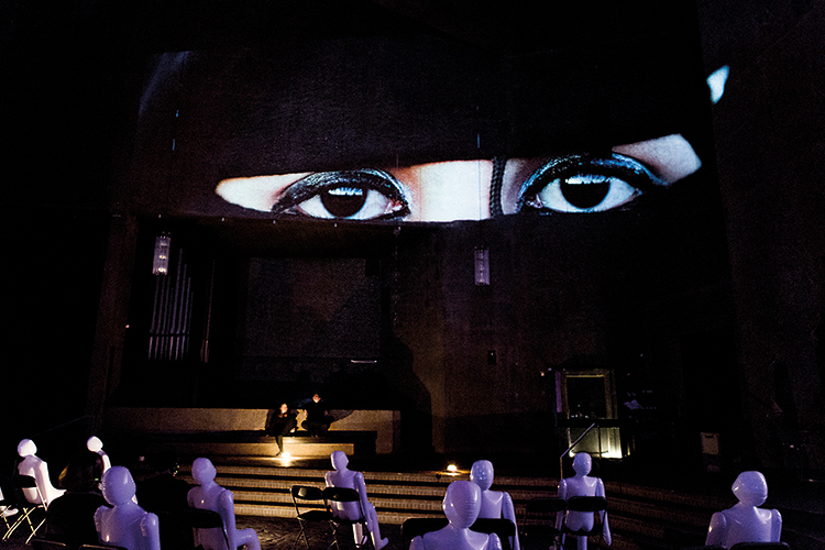 Foto: Alessandro De Matteis »Eine Armee in der Faust«: wehr51 in der Kirche Sankt Gertrud, Foto: Alessandro De Matteis