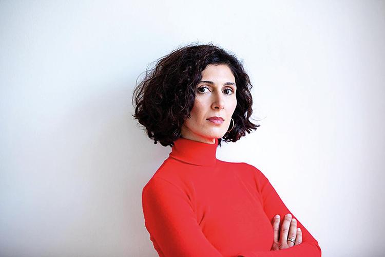 Spielt mit postmigrantischen Klischees: Nava Ebrahimi, Foto: Peter Rigaud