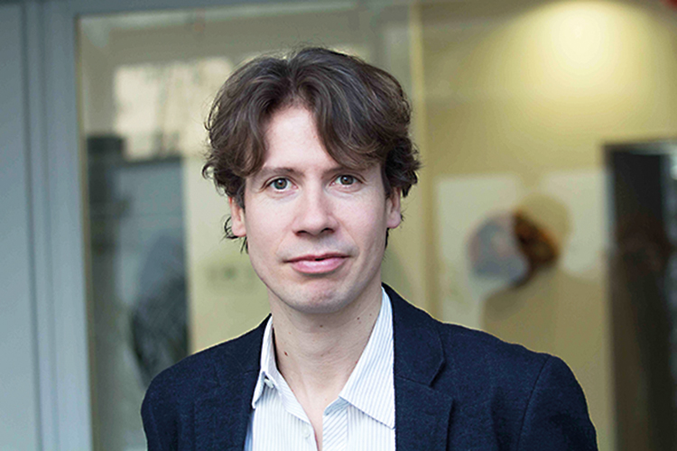 Foto: MPIfG Aydee Leon Wansleben ist Forschungsgruppenleiter am Max-Planck-Institut für Gesellschaftsforschung in Köln. Er ist Soziologe und forscht zur Rolle des Staates in der Ökonomie. Zurzeit schreibt er ein Buch über Zentralbanken. Foto: MPIfG_Aydeev
