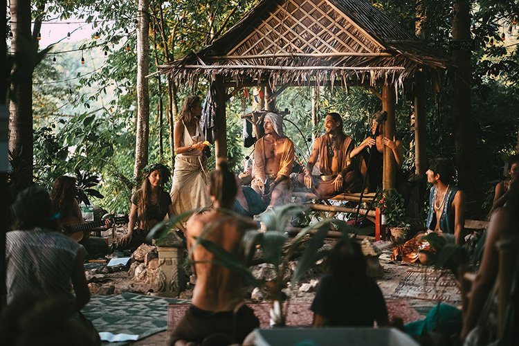 Foto: Ross Silcock Auch diese Leute werden keine Spuren hinterlassen: Burning Man in Thailand, Foto: Ross Silcock