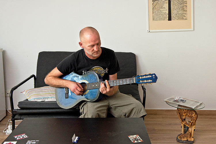 Foto: Dörthe Boxberg / Stadtrevue Mit Gitarrenunterricht zurück ins Leben