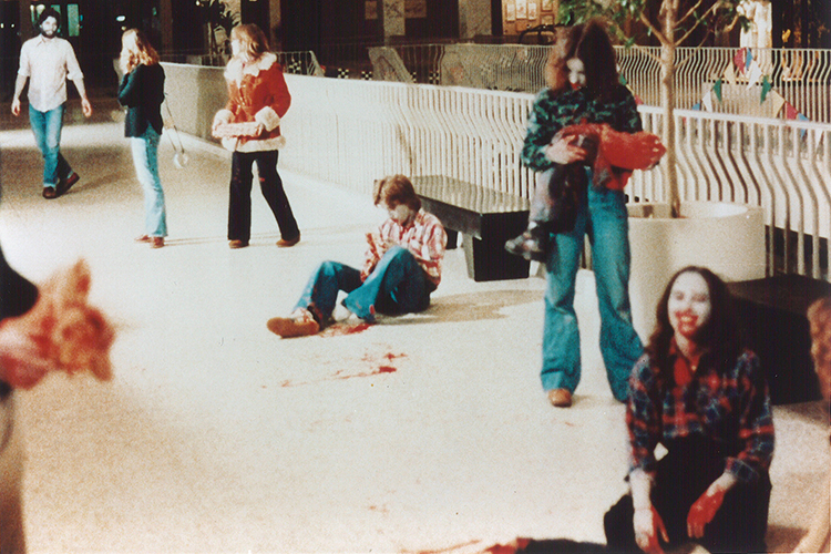 Im Konsumrausch: namenlose Zombies