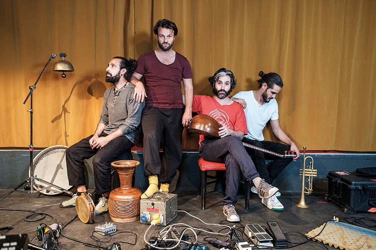 Foto: Niclas Weber Fragmentierte Wirklichkeiten: Stellar Banger mit Ali Hout, Joss Turnbull, Abed Kobeissy und Pablo Giw (von links), Foto: Niclas Weber