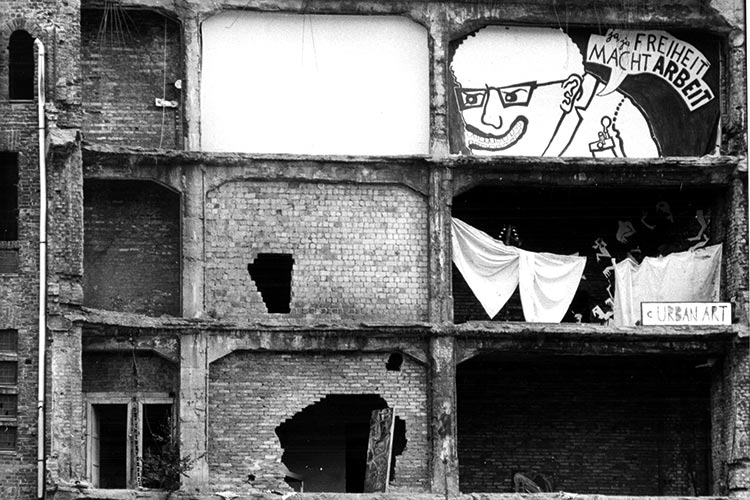 Foto: Defa-Stiftung, Frank Breßler Vor der Gentrifizierung: »Berlin-Prenzlauer Berg — Begegnungen zwischen dem 1. Mai und dem 1. Juli 1990«, Foto: Defa-Stiftung, Frank Breßler