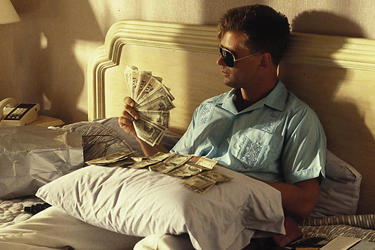 Darauf eine Mentholzigarette: »Miami Blues«