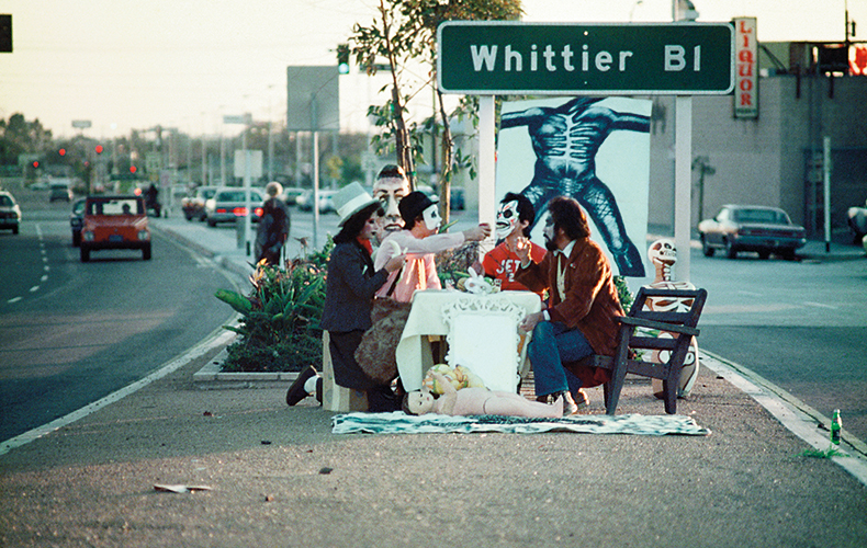 © 1974, Harry Gamboa Jr. oben: Harry Gamboa Jr. aus der Asco Zeit, »First Supper« (After A Major Riot), 1974 © 1974, Harry Gamboa Jr.