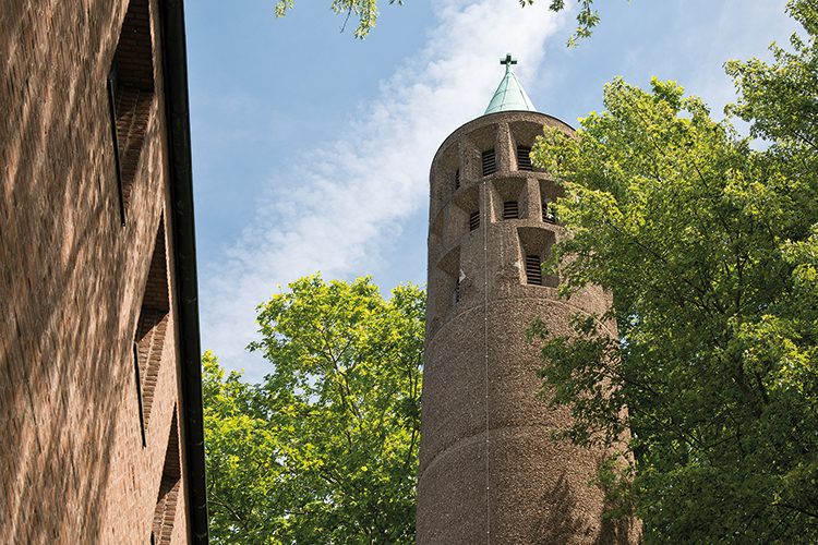 Foto: Dörthe Boxberg / Stadtrevue Ein Ruhepol des Nordens: die Petrikirche in Niehl