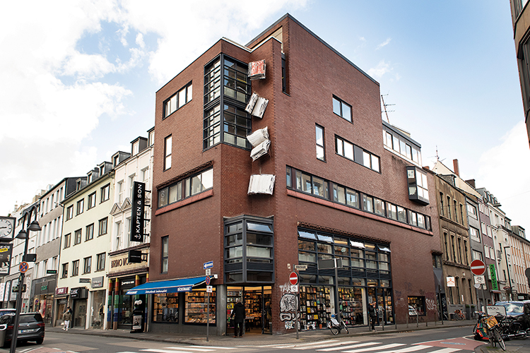 Foto: Jennifer Rumbach / Stadtrevue Plus mit Minusstunden: Hauptsitz von Walther König an der Ehrenstraße