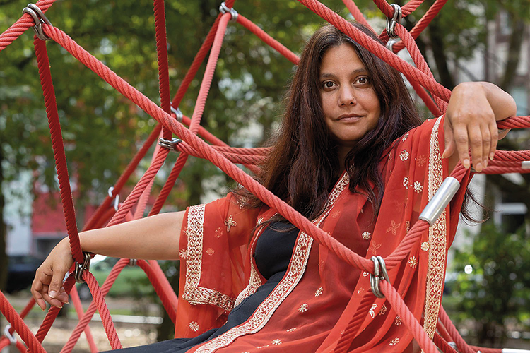 Dazwischenhängen als Prinzip: Mithu Sanyal, Foto: Guido Schiefer