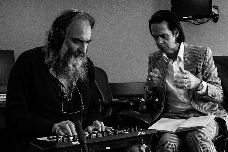 Dem Schmerz auf der Spur: Warren Ellis (links) und Nick Cave, Foto: Joel Ryan