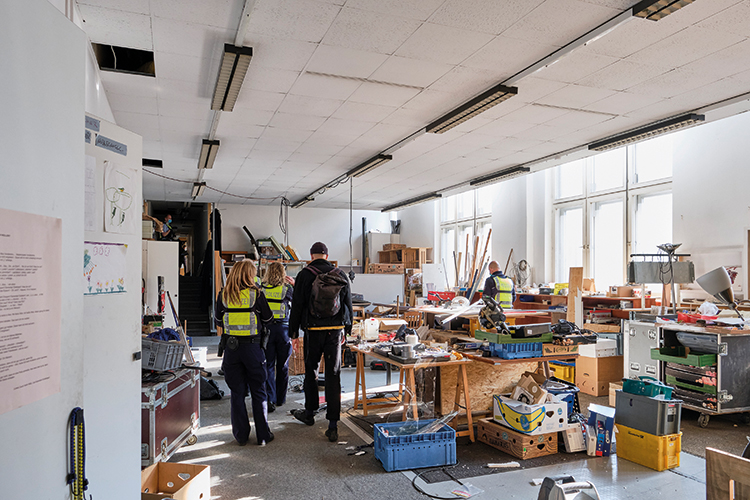 Foto: Thomas Schäkel / Stadtrevue Zukunft in Wuppertal? Anja Kolacek und Marc Leßle von »Raum 13« am Tag der Räumung