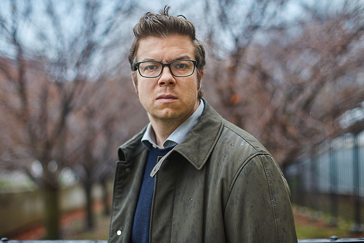 Foto: Tim Knox Bransch, Suhrkamp Verlag Sieht dem Enjambement ins Auge: Ben Lerner, Foto: Tim Knox Bransch, Suhrkamp Verlag
