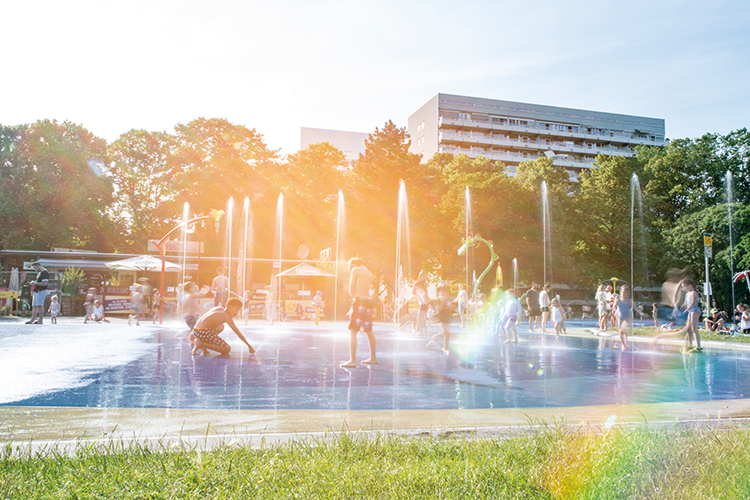 Wasser marsch! Wiedereröffneter Wasserspielplatz im Inneren Grüngürtel