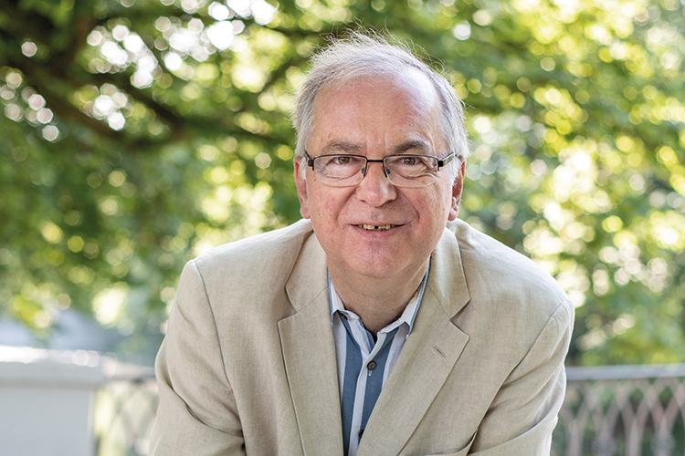 Foto: Thomas Schäkel Gutgelaunt an der Brandmauer: Heribert Hirte, CDU-Abgeordneter und Jura-Professor