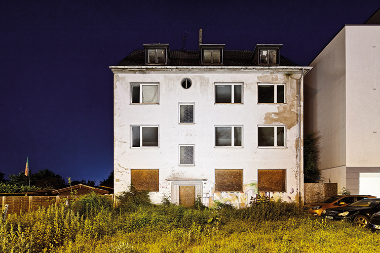 Foto: Thomas Schäkel / Stadtrevue Bonner Straße 532: Wem gehört die Ruine?