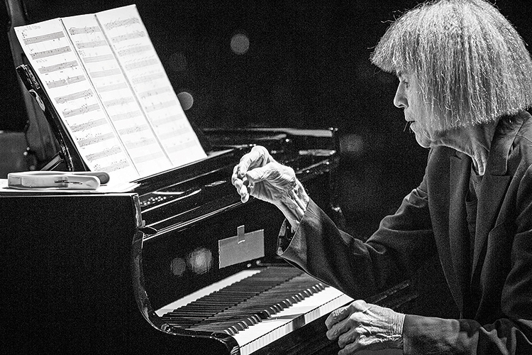 Foto: Nah Inu Lässt die Formen wuchern: Carla Bley, Foto: Nah Inu