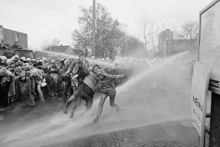 Foto: Manfred Wegener / Stadtrevue 1979: 100.000 Menschen protestieren in Bonn gegen Kernenergie