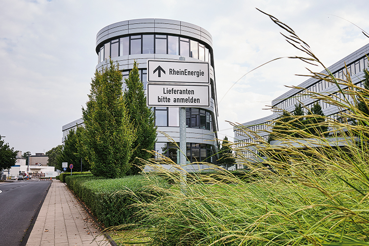 Foto: Thomas Schäkel / Stadtrevue Geradeaus zur Energiewende? Rheinenergie-Zentrale am Gürtel