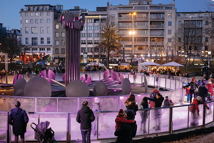Ein Kunstprojekt zur Erinnerung an zugefrorene Seen? Eisbahn am Ebertplatz im vorletzten Winter