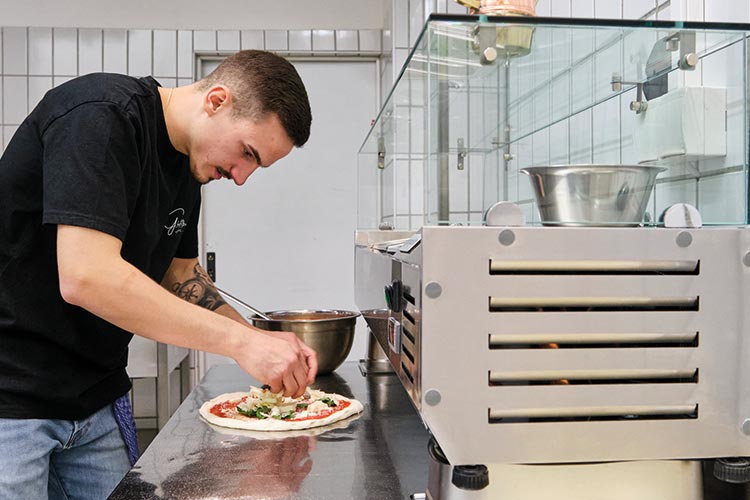 Foto: Thomas Schäkel »Ich war direkt verliebt«: Für Giovanni Aveta ist Pizza nicht mehr einfach bloß Pizza