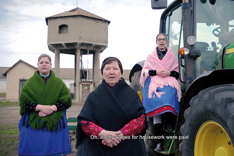courtesy: Alicja Rogalska, Katalin Erdődi, Réka Annus and the Women’s Choir of Kartal »News Medley«, video still, 2020 | courtesy: Alicja Rogalska, Katalin Erdődi, Réka Annus and the Women’s Choir of Kartal