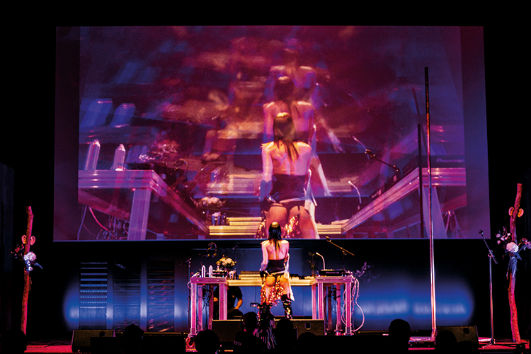 Foto: Alba Ruperez Hybrides Festival-Konzept: Die Transgender-Künstlerin Arca performt auf dem Sónar, Foto: Alba Ruperez