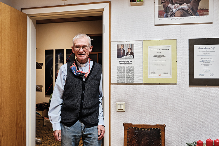 Foto: Thomas Schäkel / Stadtrevue »In der alten Form sind wir eine sterbende Großorganisation« Franz Meurer, Pfarrer in Höhenberg und Vingst