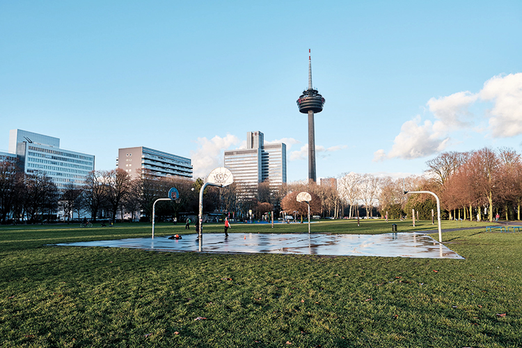 Form follows function: Streetballplatz im Grüngürtel