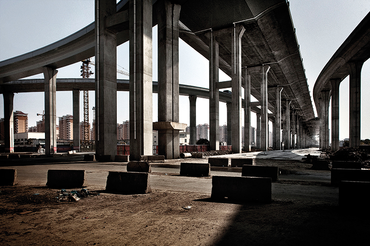 © Paolo Pellegrin / Magnum Photos Als Betonpfeiler noch in die Zukunft wiesen: historischer Autobahnbau © Paolo Pellegrin / Magnum Photos