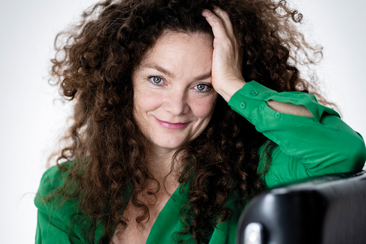 Foto: MOUVOIR, Martin Rottenkolber Feiert die Feste, wie sie fallen: Stephanie Thiersch , Foto: MOUVOIR, Martin Rottenkolber