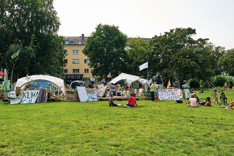 Fotos: Thomas Schaekel / Stadtrevue Klimacamp Uniwiese