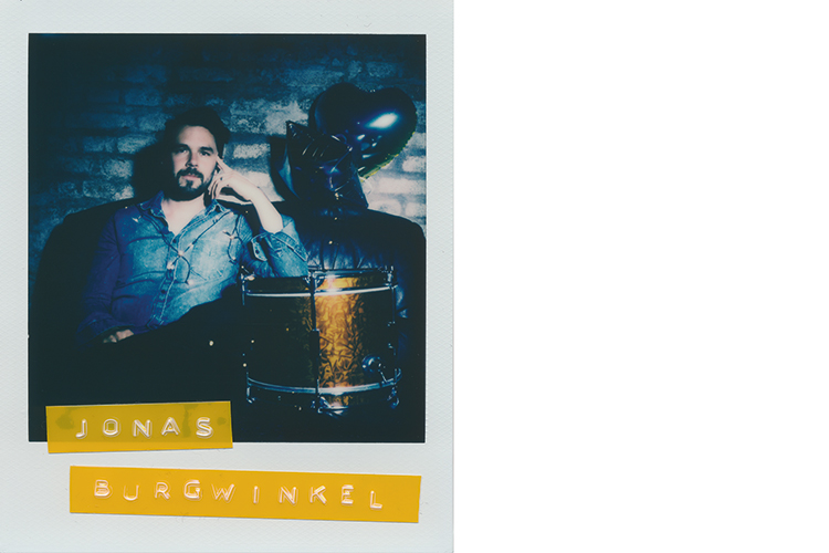 Foto: Jennifer Rumbach / Stadtrevue An dem Schlagzeuger führt (nicht nur) im Kölner Jazz kein Weg vorbei, Burgwinkel ist Mitglied im Klaeng Kollektiv, Professor an der Musikhochschule, WDR-Jazzpreisträger, aber in erster Linie für sein unglaubliches Timing bekannt.