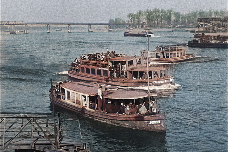 Buntes Treiben auf dem Rhein: Technisch höchstes Niveau