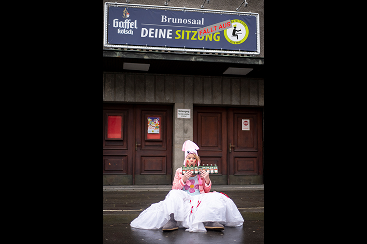 Foto: Jennifer Rumbach / Stadtrevue Auf den Karneval pfeifen — eine Schnapsidee? Mirja Boes, Präsidentin von »Deine Sitzung«