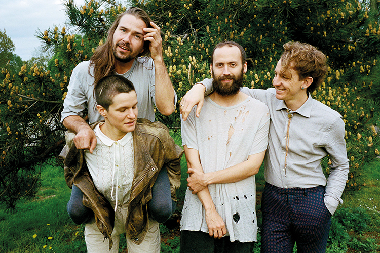 Die Lässigen: Adrianne Lenker, Max Oleartchik, James Krivchenia und Buck Meek (von links)