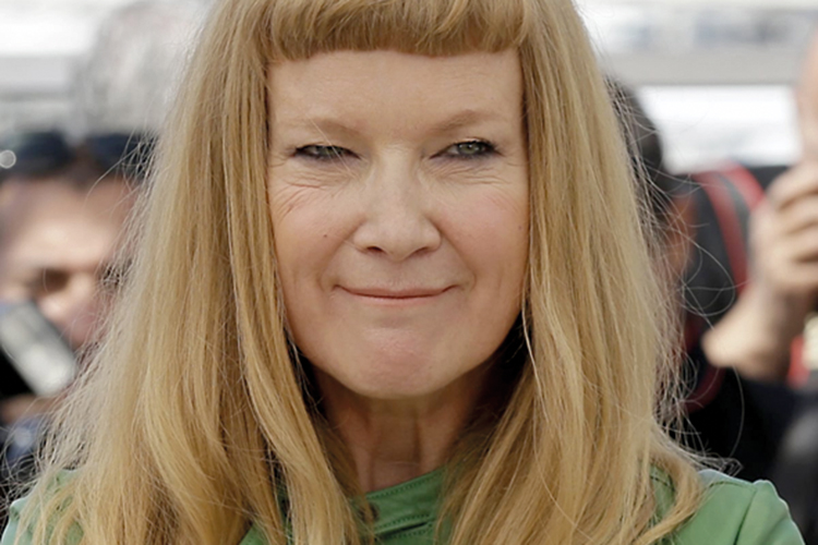 Andrea Arnold Die britische Schauspielerin und Filmemacherin wurde 1961 in Dartford, Kent geboren. Sie arbeitete als Moderatorin im Kinderfernsehen, bis ihr Kurzfilm »Wespen« 2005 mit einem Oscar ausgezeichnet wurde. Es folgten die Spielfilme  »Red Roa