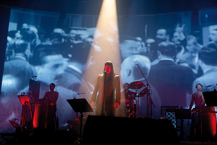 Foto: Valter Leban Immer Ärger mit dem Volk: Laibach auf der Bühne