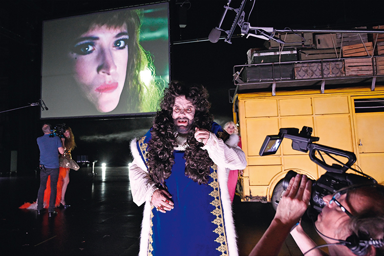 Foto: Thomas Aurin Großes Finale auf allen Kanälen: Molière als gebrochene Fernsehfigur, Foto: Thomas Aurin