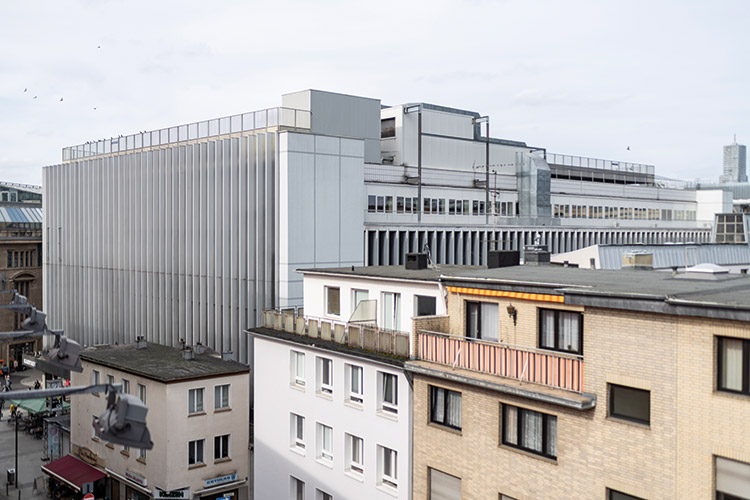 Foto: Jennifer Rumbach / Stadtrevue Erstmal abreißen, dann sieht man weiter: Karstadt-Gebäude in der City
