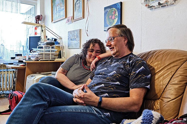 Julia und Pavel Fukelmann, Chorweiler »Julia stammt aus der Ukraine und ich aus St. Petersburg. Aber früher war es egal, woher jemand kam. Uns verband die russische Sprache, unser gemeinsamer Kulturraum. Jetzt sehen wir, dass manche Freunde das Thema Uk