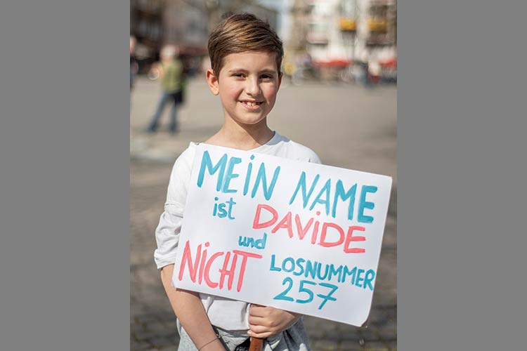 Fotos: Jennifer Rumbach / Stadtrevue Davide (9) Wo wohnst du? Ich wohne in Sülz. Wie heißt deine Grundschule? KGS Berrenrather Straße. Wie heißt deine Wunschschule und warum möchtest du dort hin? Meine Wunschschule ist das Elisabeth-von-Thüringen-Gymnasium, weil ich mich dort auf den M
