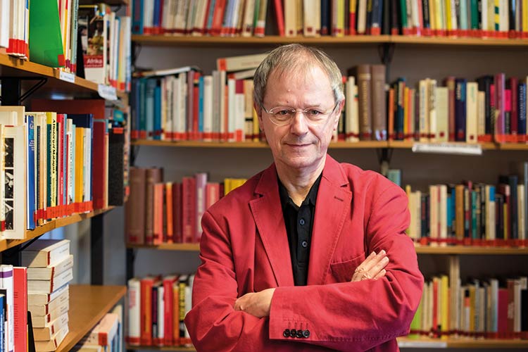 Foto: Dörthe Boxberg / Stadtrevue Prof. Dr. Christoph Butterwegge hat von 1998 bis 2016 Politikwissenschaft an der Universität zu Köln gelehrt. Kürzlich ist sein Buch »Die polarisierende Pandemie. Deutschland nach Corona« bei Beltz Juventa erschienen.