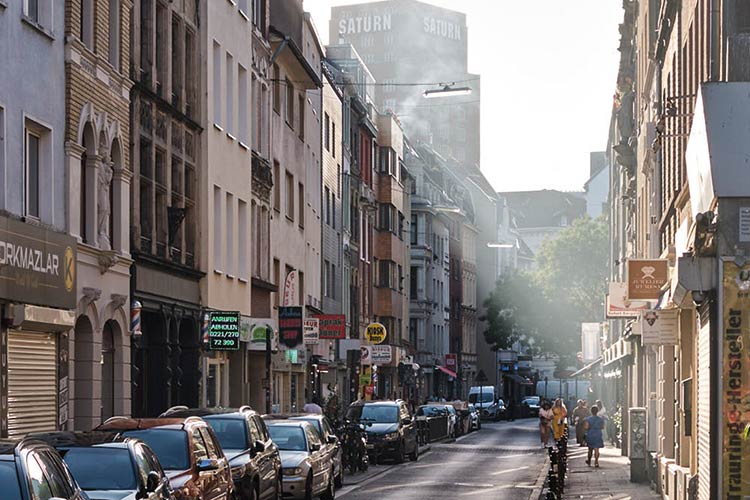 Foto: Thomas Schäkel / Stadtrevue Rauchen ohne Filter: Restaurants an der Weidengasse