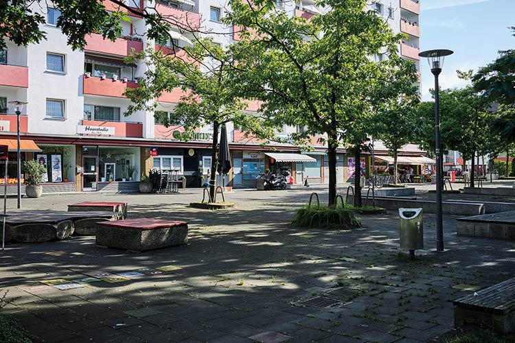 Inoffizielles ­Zentrum des Holweider Nordens: der »Rewe-Platz«